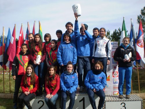 La Selección española Campeona con Marina Garcia de ALCON sentada al frente
